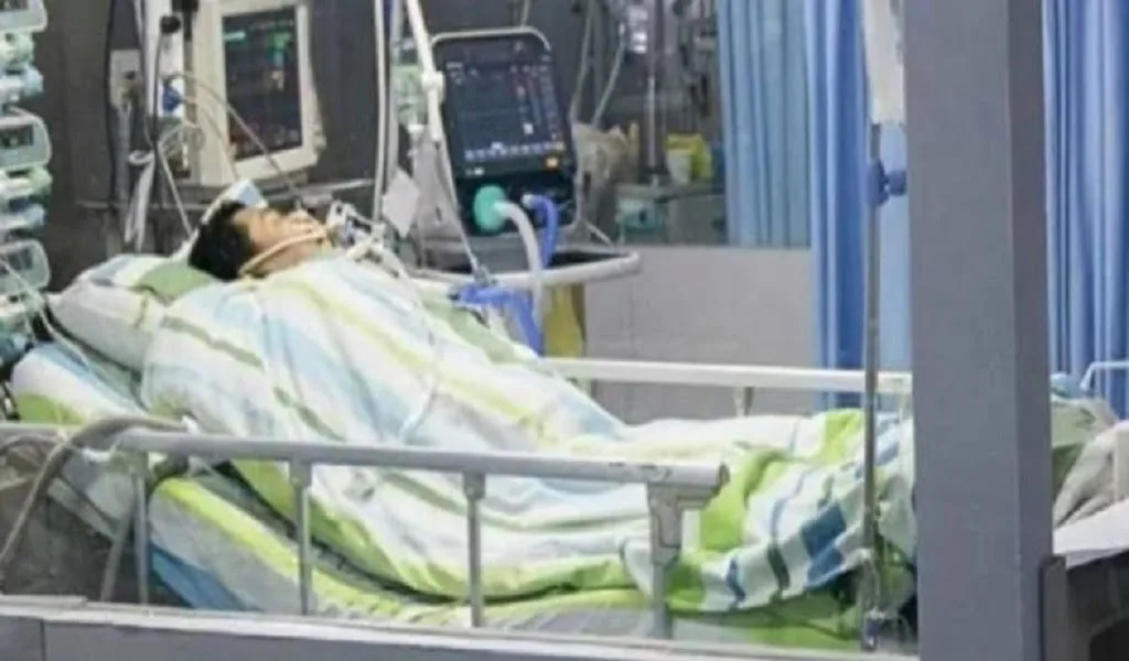 चीन में कोरोना वायरस से कोहराम मचा हुआ है। अब तक चीन में 80 से ज्यादा लोगों की मौत हो चुकी है और हजारों लोग इस बीमारी की चपेट में है।