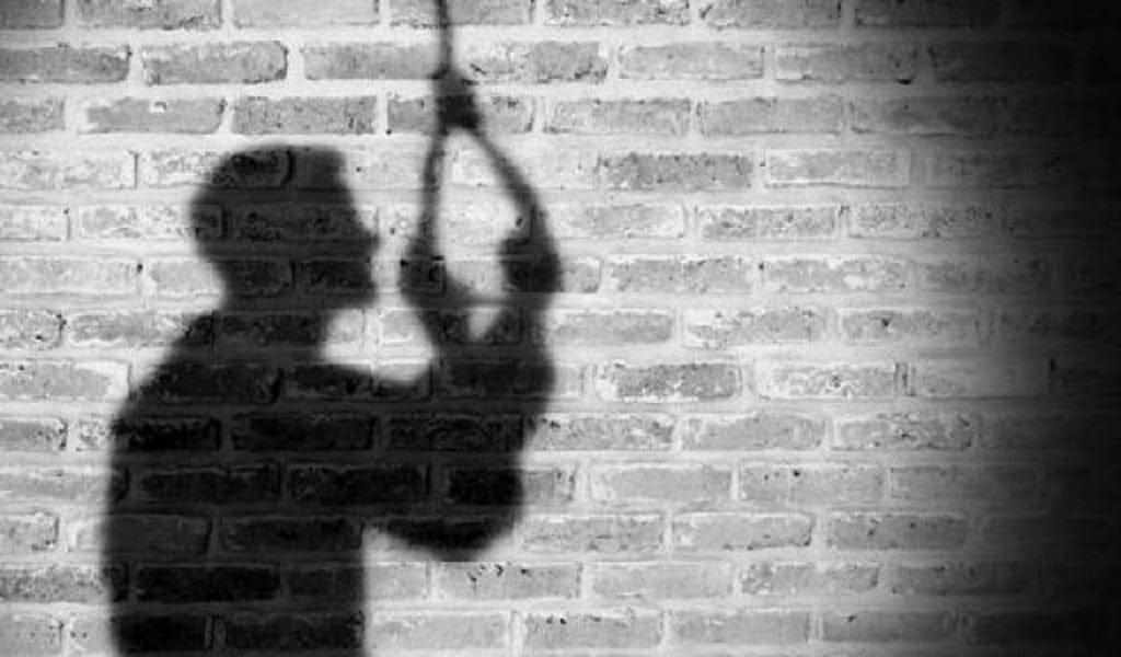 उत्तराखंड के हरिद्वार के पथरी थाना इलाके में जब घर वालों ने प्रेम विवाह की इजाजत नहीं दी तो युवक ने फांसी लगाकर खुदकुशी कर ली।