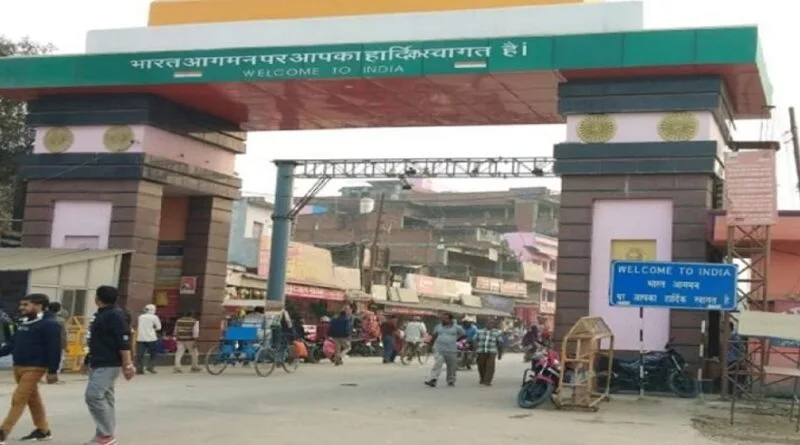 चंपावत में भारत और नेपाल के बीच अंतरराष्ट्रीय सीमा को खोलने की मांग तेज हो गई है। बनबसा के व्यापारियों ने प्रदर्शन कर भारतीय व्यापारियों को नेपाल में निर्बाध प्रवेश की मांग की।