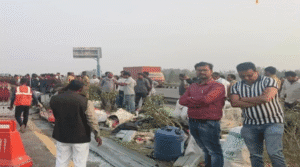 लखनऊ में भीषण सड़क हादसा, 7 की मौत, 40 घायल पूर्वांचल एक्सप्रेसवे पर पलटी बिहार जा रही बस