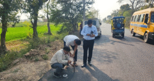 गाजीपुर: भदौरा-दिलदारनगर सड़क चौड़ीकरण पर प्रशासन का एक्शन, जांच में खामियां मिलने पर कार्यदायी संस्था को नोटिस