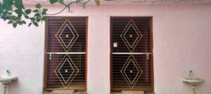 गाजीपुर: सेवराई तहसील क्षेत्र में सामुदायिक शौचालय बने शोपीस, कई जगहों पर लटका ताला