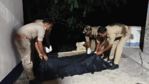 गाजीपुर में पेट्रोल पंप के पीछे मिला अज्ञात युवक का शव, इलाके में मचा हड़कंप