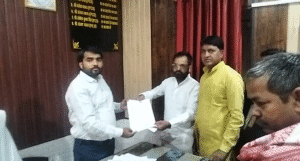 गाजीपुर: स्कूल-मंदिर के पास प्रस्तावित शराब दुकान पर बवाल, सेवराई में ग्रामीणों का विरोध