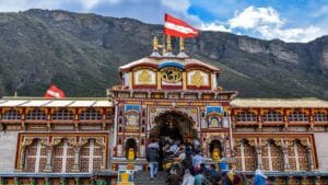 बद्रीनाथ मंदिर दान: अनियमितताओं की जांच के बीच BKTC कोषाध्यक्ष का तबादला, CEO ने दी सफाई