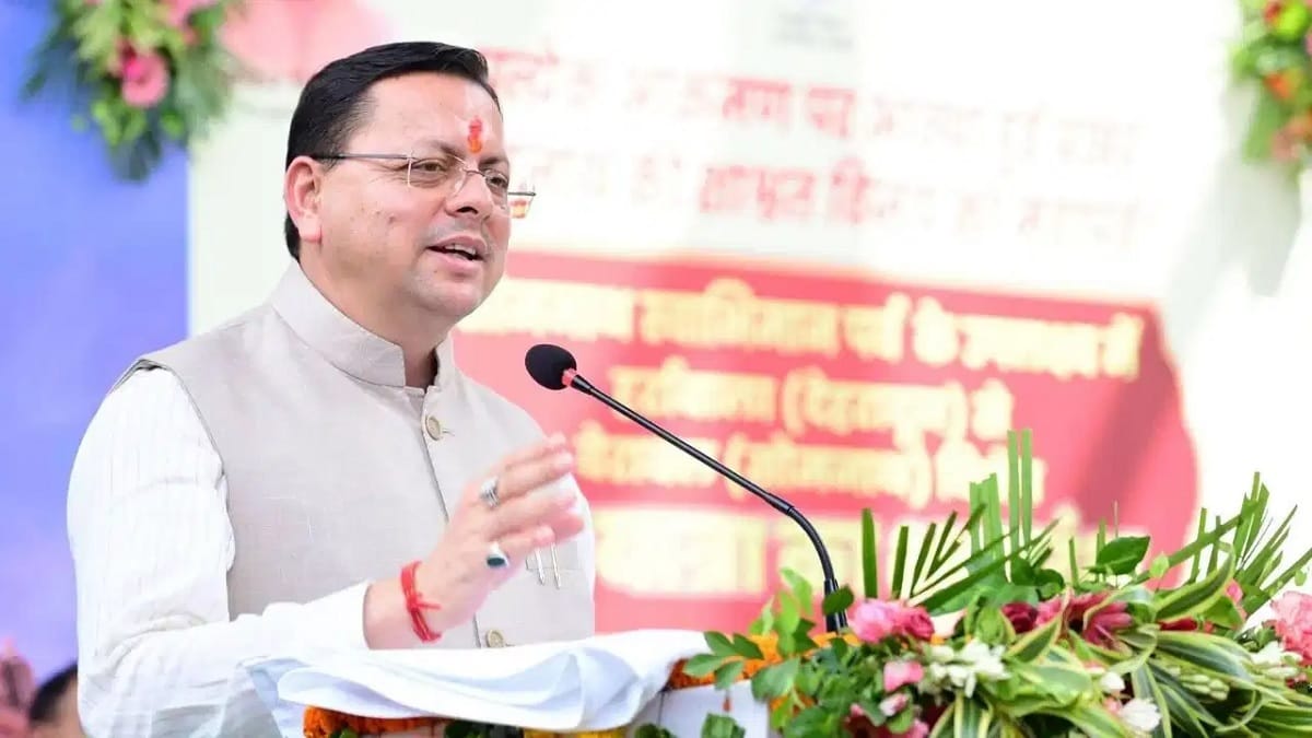 चमोली विकास परियोजनाओं के तहत गोपेश्वर में 63 विकास योजनाओं का शिलान्यास और लोकार्पण करते मुख्यमंत्री पुष्कर सिंह धामी।